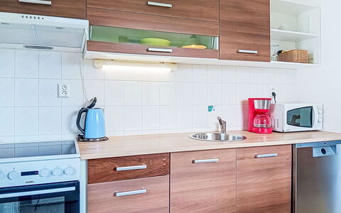 Green Valley Park Stárkov 18: Cabinetry, Countertop, Flooring, Holz, Möbel, Interior Design, Küchengerät, Küche, Major Appliance, Schublade