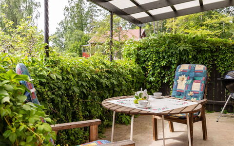 Villa Fröseke: Strauch, Möbel, Garten, Schatten, Tisch Im Freien, Gartenmöbel, Hinterhof, Stuhl, Outdoor Struktur, Garten