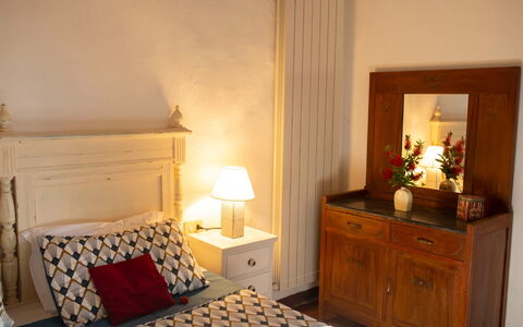 Podere Dolce Sonno e Sonnellino: Möbel, Interior Design, Holz, Zimmer, Fussboden, Flooring, Beleuchtung, Schlafzimmer, Bilderrahmen, Braun