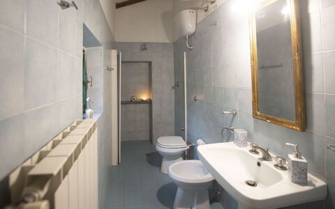 Podere Dolce Sonno e Sonnellino: Wand, Flooring, Armatur, Fussboden, Badezimmer, Interior Design, Zapfhahn, Sinken, Installation, Bad Sink