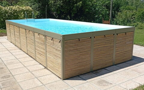 Podere Dolce Sonno e Sonnellino: Schwimmbad, Fussboden, Verbundwerkstoff, Schatten, Holzbeize, Hartholz, Design, Planke, Sperrholz, Hinterhof