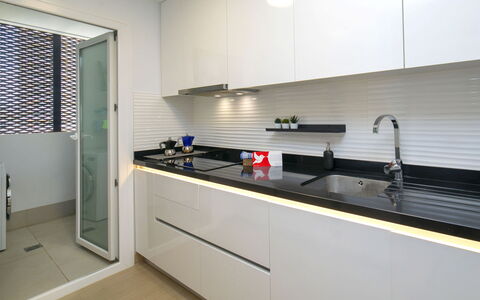 Arenal Beach: Küche, Countertop, Interior Design, Holz, Küchengerät, Flooring, Major Appliance, Decke, Armatur, Spüle