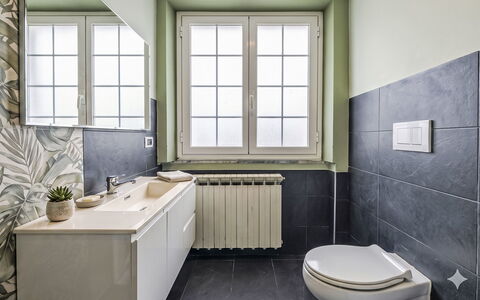 Marina di Massa 651: Badezimmer, Armatur, Flooring, Fussboden, Interior Design, Zapfhahn, Sinken, Toilette, Fliese, Installation