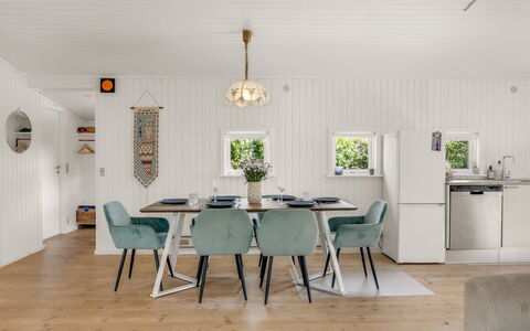 Ulli - 350M from the Sea: Möbel, Interior Design, Holz, Flooring, Decke, Tabelle, Küche & Esszimmer Tisch, Stuhl, Esszimmer, Zuhause