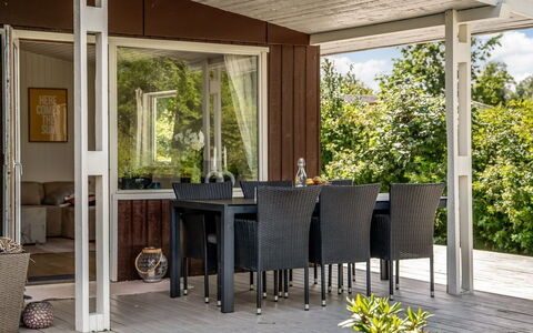 Ulli - 350M from the Sea: Möbel, Holz, Veranda, Flooring, Stuhl, Decke, Fussboden, Interior Design, Küche & Esszimmer Tisch, Tabelle
