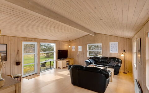 Ruse - 600M from the Sea: Holz, Decke, Interior Design, Flooring, Fussboden, Zimmer, Holzboden, Zuhause, Wohnzimmer, Hartholz