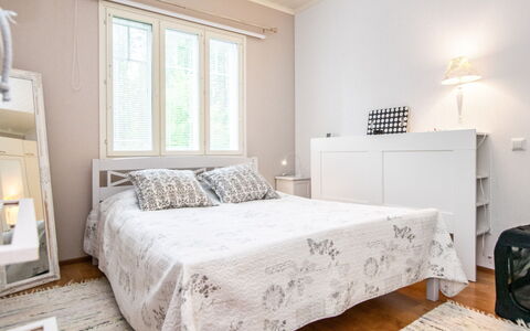 Koivuranta: Bett, Möbel, Bedding, Schlafzimmer, Interior Design, Bettdecke, Fussboden, Flooring, Holz, Linens