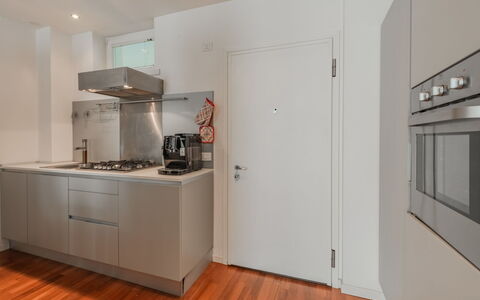 Caminito: Küchengerät, Küche, Flooring, Major Appliance, Interior Design, Wand, Countertop, Holz, Cabinetry, Fussboden