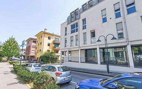 Gigi: Gebäude, Stadt, Automobil-Außen, Nachbarschaft, Wohnung, Urban Design, Metropolitan Area, Eigentumswohnung, Mischnutzung