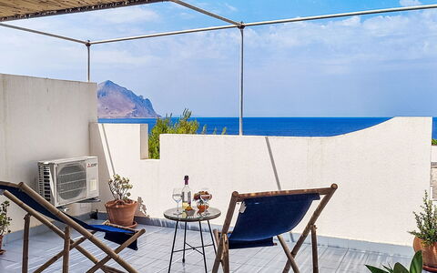 Cala Isulidda: Möbel, Stuhl, Gartenmöbel, Meer, Schatten, Ozean, Balkon, Tisch Im Freien, Kaffetisch, Küste