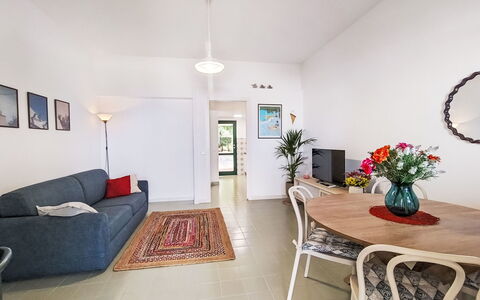 Cala Isulidda: Flooring, Interior Design, Möbel, Fussboden, Decke, Couch, Zimmer, Wohnzimmer, Tabelle, Wohnung