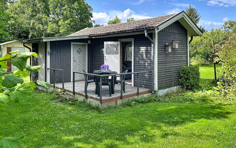 Lötstugan: Haus, Hütte, Strauch, Zuhause, Dach, Veranda, Abstellgleis, Tür, Gartenbauten