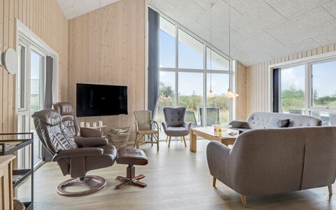 Arsi - 350M from the Sea: Holz, Zuhause, Decke, Wohnzimmer, Wohnung, Hartholz, Natürliches Material, Stuhl