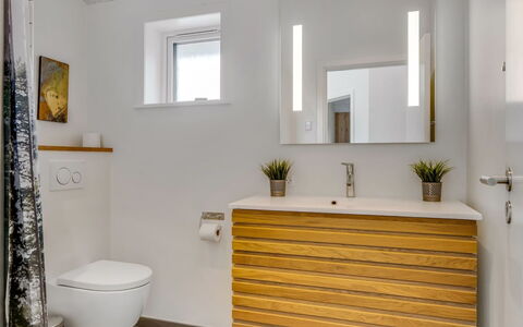 Arsi - 350M from the Sea: Armatur, Flooring, Badezimmerschrank, Badezimmer, Fussboden, Interior Design, Installation, Bad Sink, Zapfhahn, Sinken
