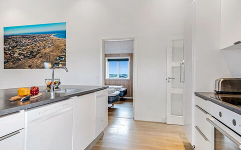 Arsi - 350M from the Sea: Flooring, Interior Design, Fussboden, Holz, Decke, Küche, Countertop, Holzboden, Möbel, Major Appliance