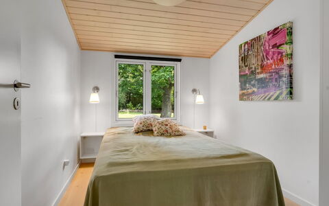 Elenora - 200M from the Sea: Interior Design, Bett, Schlafzimmer, Möbel, Wand, Flooring, Holz, Decke, Fussboden, Bettdecke