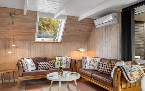 Ilsebeth - from the Sea: Möbel, Interior Design, Holz, Flooring, Decke, Fussboden, Beleuchtung, Zimmer, Light Fixture, Wohnzimmer