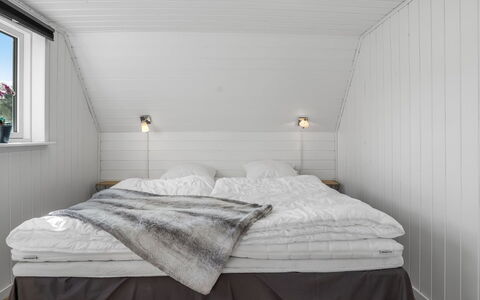 Ilsebeth - from the Sea: Decke, Flooring, Schlafzimmer, Fussboden, Bedding, Bettdecke, Linens, Bett, Planke, Hartholz