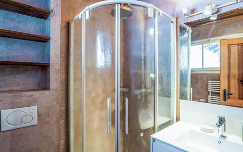 Les Marmottes: Armatur, Flooring, Fussboden, Interior Design, Badezimmer, Zapfhahn, Installation, Sinken, Decke, Beleuchtung