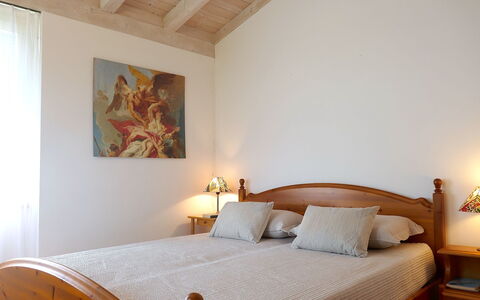 Casa Alenzino: Bett, Möbel, Bedding, Interior Design, Schlafzimmer, Bettdecke, Fussboden, Flooring, Holz, Decke
