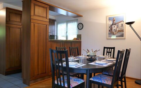 Casa Alenzino: Möbel, Interior Design, Holz, Flooring, Küche & Esszimmer Tisch, Tabelle, Decke, Esszimmer, Stuhl, Fussboden