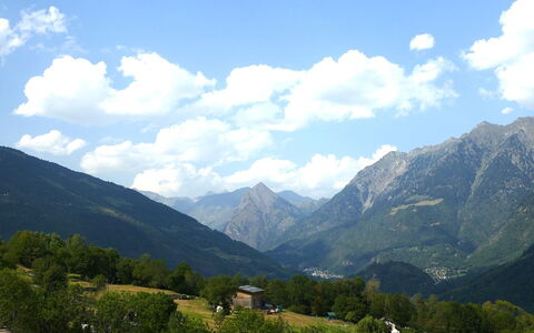 Casa Alenzino: Berg, Himmel, Bergforms, Natur, Hügel, Gras, Gebirge, Wolke, Natürliche Landschaft, Vegetation
