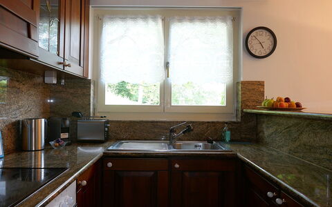 Casa Alenzino: Küche, Countertop, Spüle, Küchengerät, Cabinetry, Interior Design, Holz, Armatur, Sinken, Möbel