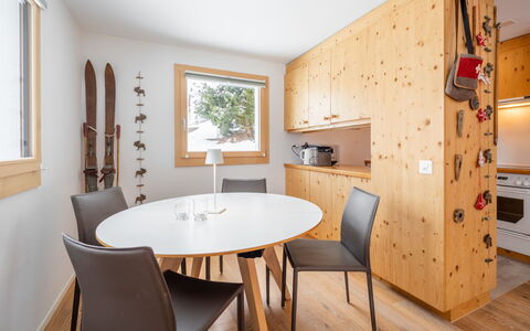 Casa Collina 5I-02: Möbel, Interior Design, Flooring, Holz, Decke, Fussboden, Tabelle, Küche & Esszimmer Tisch, Beleuchtung, Esszimmer