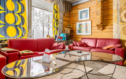 Kivalikkolampi: Möbel, Interior Design, Flooring, Couch, Holz, Fussboden, Wohnzimmer, Decke, Beleuchtung, Zimmer