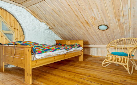 Kivalikkolampi: Flooring, Holz, Fussboden, Schlafzimmer, Interior Design, Möbel, Decke, Bett, Holzboden, Zimmer