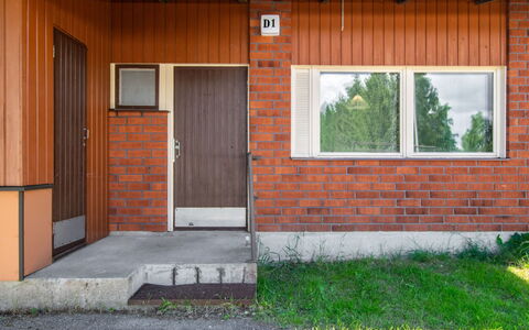 Heinävesi Homes D1: Holz, Tür, Verbundwerkstoff, Abstellgleis, Holzbeize, Backstein, Mauerwerk, Garten, Home Door