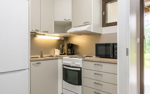 Heinävesi Homes D5: Küchengerät, Küche, Countertop, Möbel, Major Appliance, Interior Design, Cabinetry, Wand, Flooring, Holz