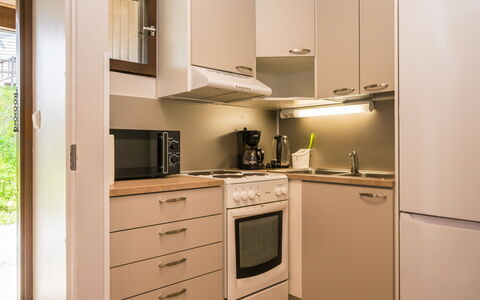 Heinävesi Homes D6: Küchengerät, Küche, Countertop, Major Appliance, Möbel, Interior Design, Cabinetry, Holz, Flooring, Herd