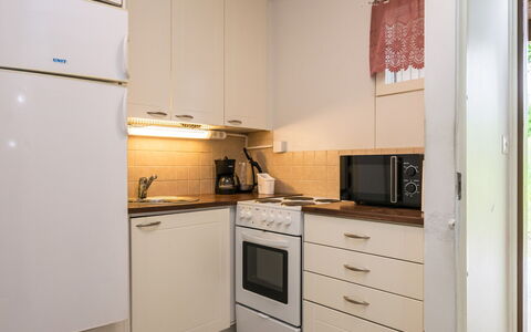Heinävesi Homes D7: Küchengerät, Major Appliance, Küche, Interior Design, Countertop, Holz, Möbel, Flooring, Cabinetry, Fussboden