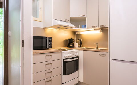 Heinävesi Homes D8: Küchengerät, Küche, Major Appliance, Interior Design, Countertop, Möbel, Cabinetry, Holz, Flooring, Zimmer
