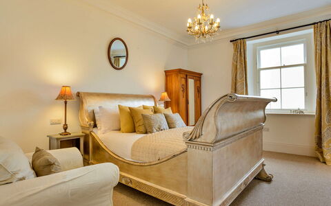 Alexander House: Interior Design, Schlafzimmer, Holz, Bett, Decke, Möbel, Flooring, Fussboden, Beleuchtung, Bettdecke
