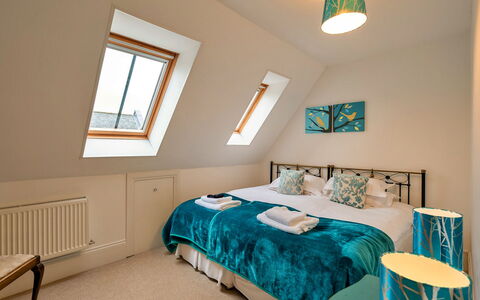 Alexander House: Möbel, Interior Design, Holz, Zimmer, Decke, Flooring, Fussboden, Beleuchtung, Textil, Linens