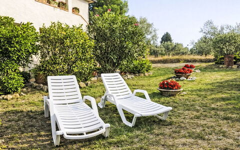 Il Mulinetto: Gartenmöbel, Möbel, Sonnenliege, Garten, Rasen, Stuhl, Schatten, Landscaping, Hinterhof, Garten