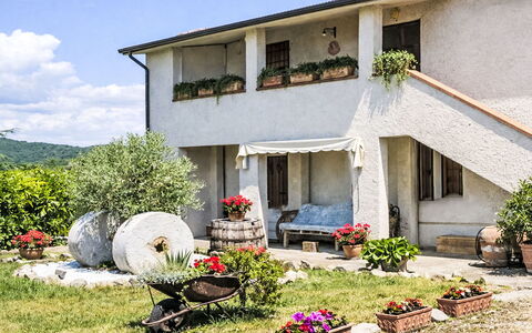 Il Mulinetto: Strauch, Haus, Zuhause, Garten, Hütte, Tür, Blumentopf, Landscaping, Garten