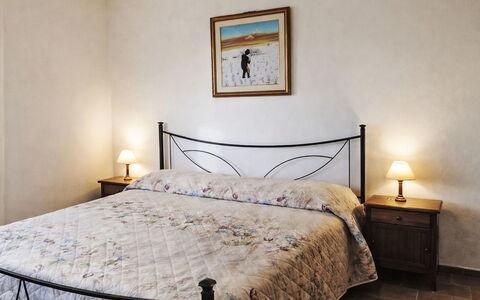Il Mulinetto: Bett, Schlafzimmer, Bedding, Bettdecke, Interior Design, Möbel, Flooring, Fussboden, Bettrahmen, Linens