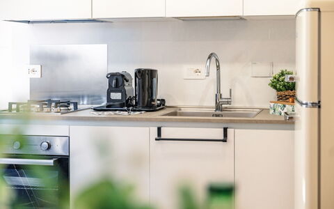 Suite Sinfonia Blu: Küchengerät, Küche, Countertop, Major Appliance, Interior Design, Haushaltsgerät, Cabinetry, Möbel, Herd, Spüle