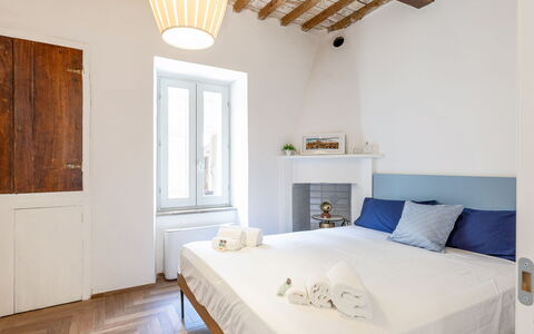 Suite Sinfonia Blu: Wand, Holz, Schlafzimmer, Interior Design, Möbel, Flooring, Fussboden, Bett, Zuhause, Bettdecke
