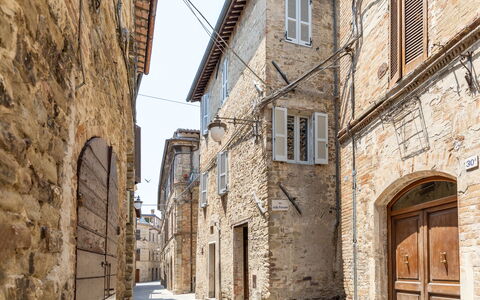 Suite Sinfonia Oro: Wand, Nachbarschaft, Strasse, Gasse, Menschliche Siedlung, Tür, Backstein, Cobblestone, Mauerwerk, Beton