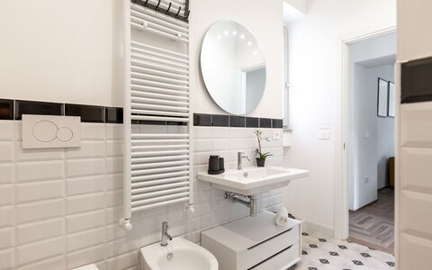 Suite Sinfonia Oro: Interior Design, Flooring, Fussboden, Armatur, Sinken, Bad Sink, Zuhause, Installation, Badezimmer, Zimmer