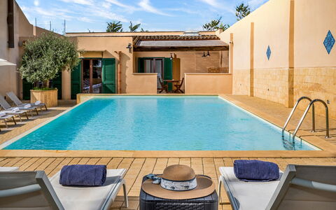 Casale Domè 14+2: Schwimmbad, Resort, Verbundwerkstoff, Eco Hotel, Schatten, Gartenmöbel, Hotel, Regenschirm, Stuhl, Villa