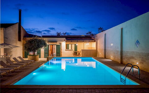 Casale Domè 14+2: Schwimmbad, Blau, Resort, Verbundwerkstoff, Eco Hotel, Thermae, Hotel, Water Feature, Gartenmöbel, Zimmerpflanze