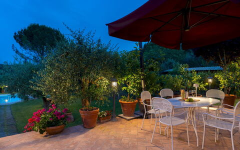 Villa Sorripa 6: Schwimmbad, Möbel, Gartenmöbel, Resort, Strauch, Garten, Stuhl, Eco Hotel, Hinterhof