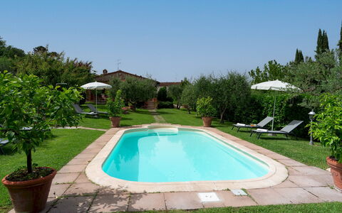 Villa Sorripa 6: Schwimmbad, Resort, Gartenmöbel, Garten, Hinterhof, Estate, Eco Hotel, Hazienda, Rasen, Landscaping