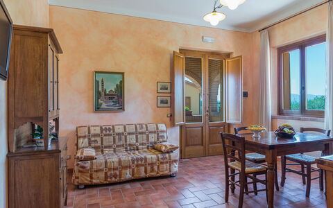 Poderina dei Poggi 12: Möbel, Interior Design, Flooring, Zimmer, Fussboden, Beleuchtung, Decke, Tabelle, Zuhause, Stuhl