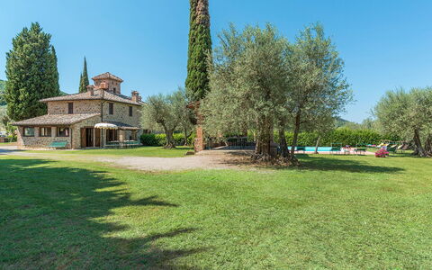 Casa Torrione 14: Estate, Rasen, Garten, Bauernhaus, Wiese, Landscaping, Hazienda, Villa, Garten, Park